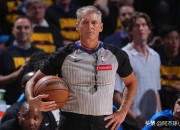 开云体育官网-争议判罚引争议，裁判风波不断