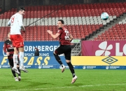 开云体育官方网站-汉堡客场取胜，继续冲击中游位置