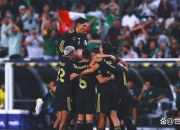 开云体育在线-墨西哥队在比赛中逆袭成功，力压对手