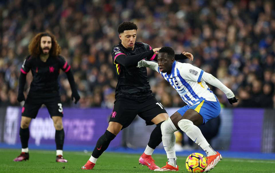 包含斯图加特队球员受伤，主场失利遭遇挑战的词条