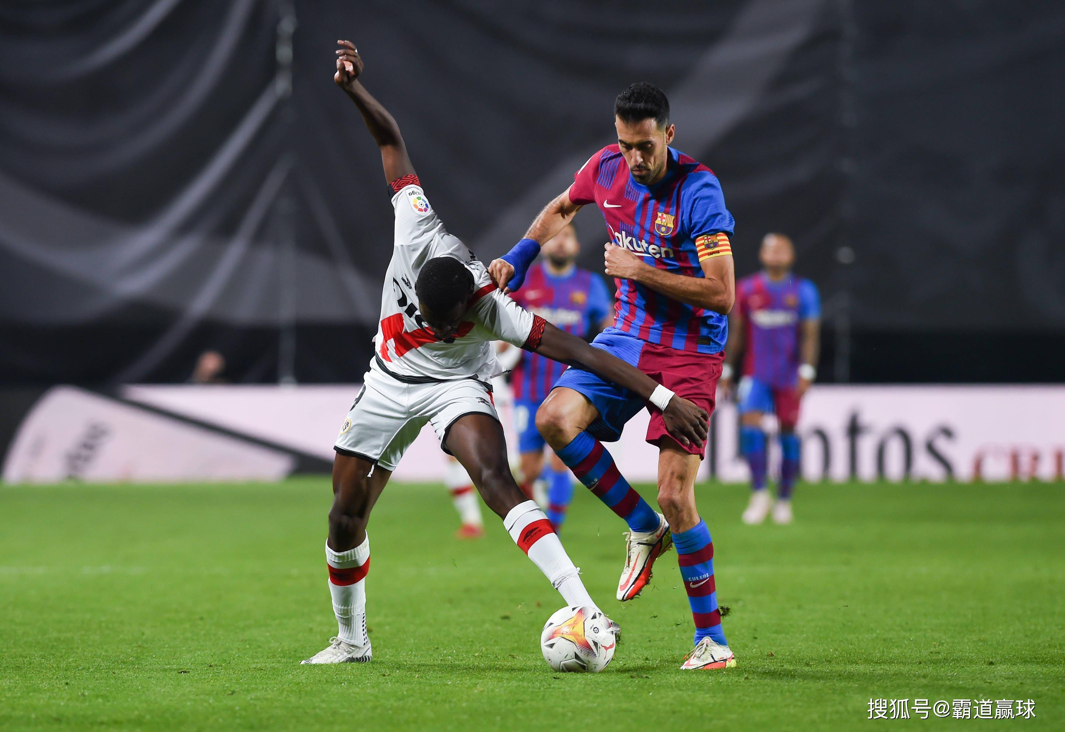 巴塞罗那客场获胜，提前预定联赛第二名