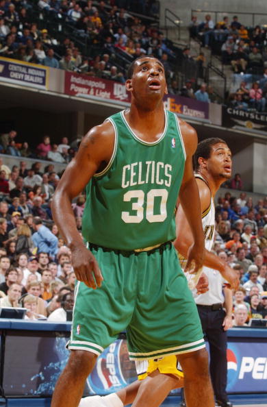 凯尔特人客场大捷，跃居联赛榜首的简单介绍