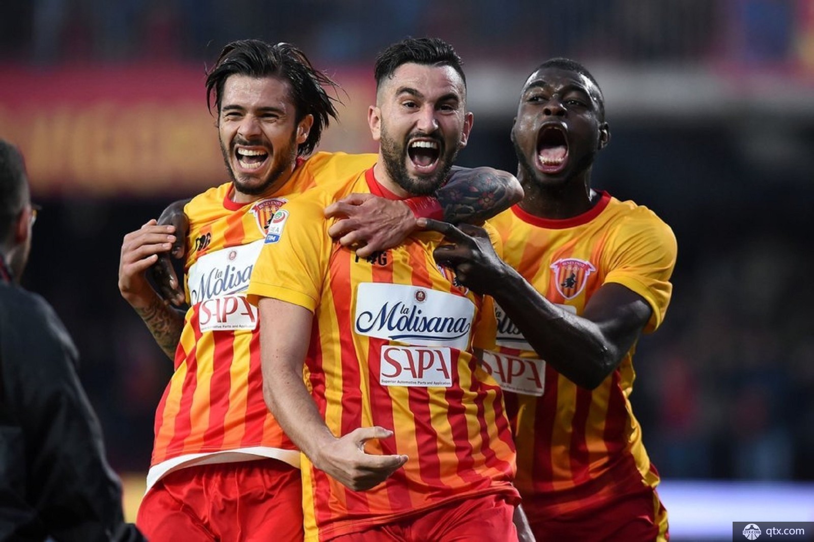 克罗托内在主场告负，保级形势堪忧的简单介绍