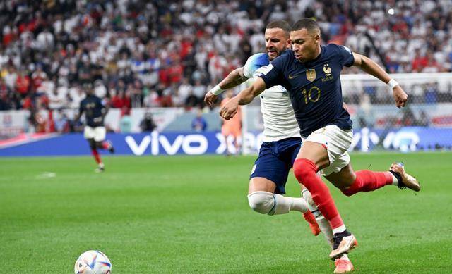 包含爱沙尼亚国家队遭受惨败，提早告别欧洲足球赛的词条