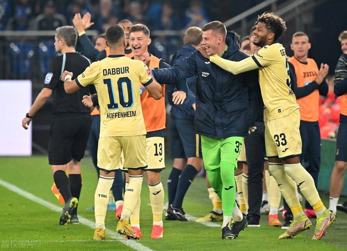 关于沙尔克取得胜利,德甲排名上升至第四位的信息 关于沙尔克取得胜利,德甲排名上升至第四位的信息