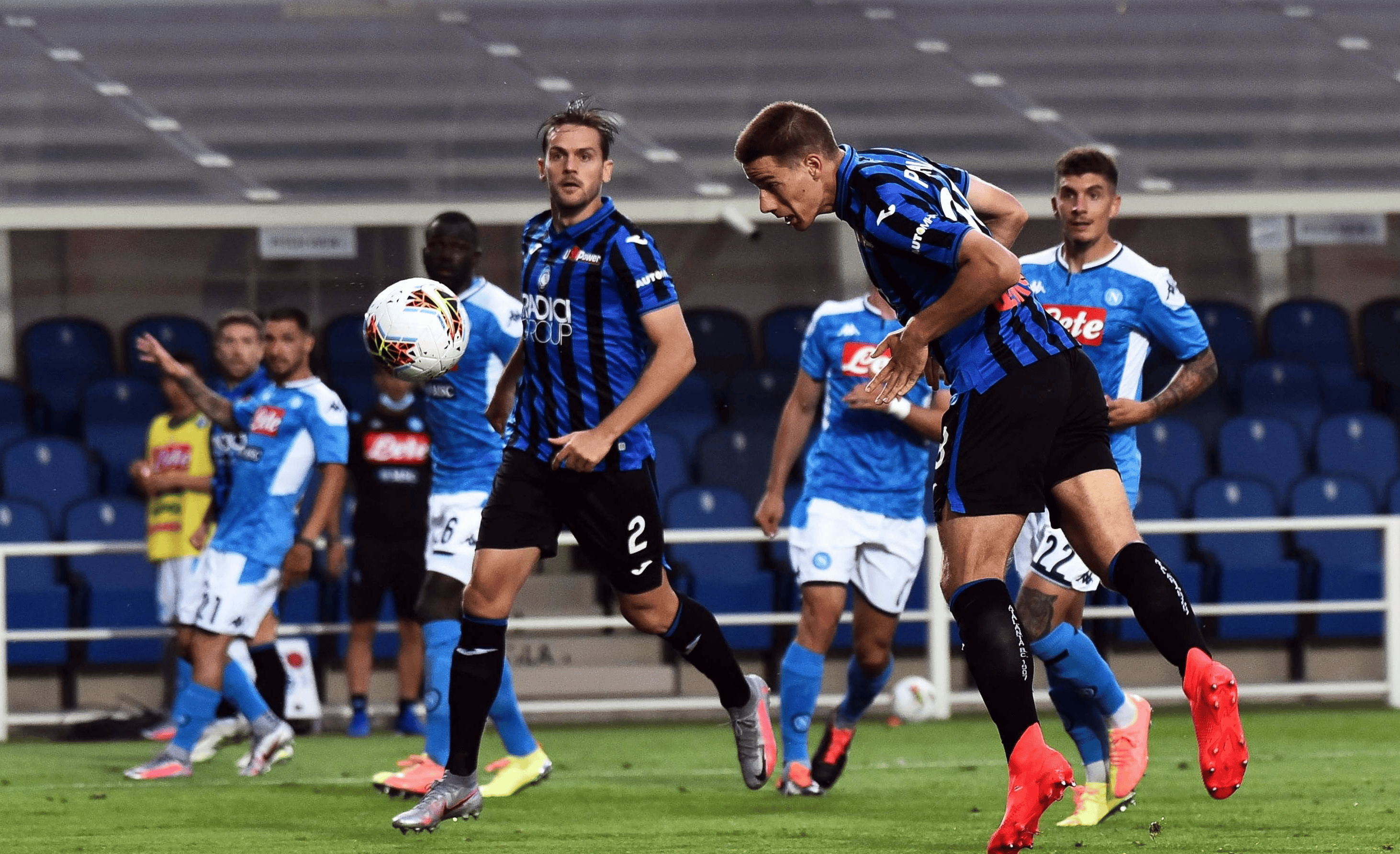 联赛中一场备受瞩目的比赛引发热议