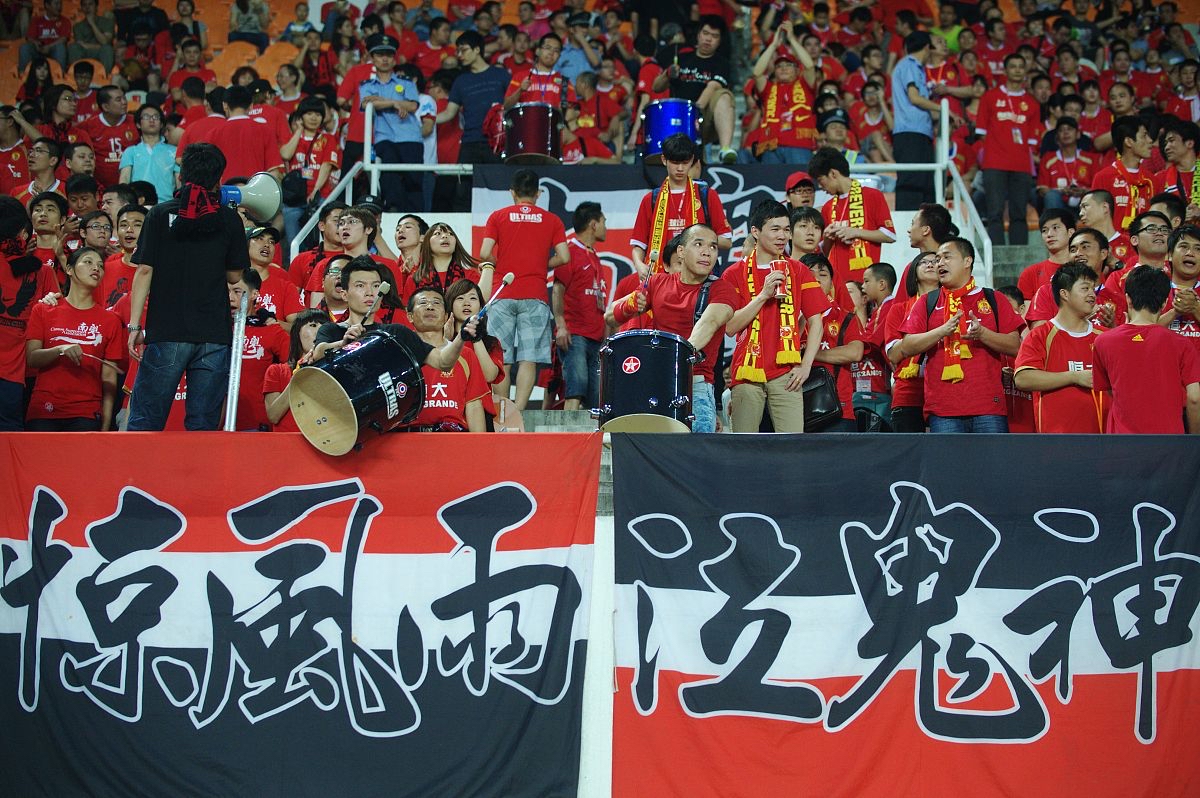 球队抢断反击速战速决获得胜利