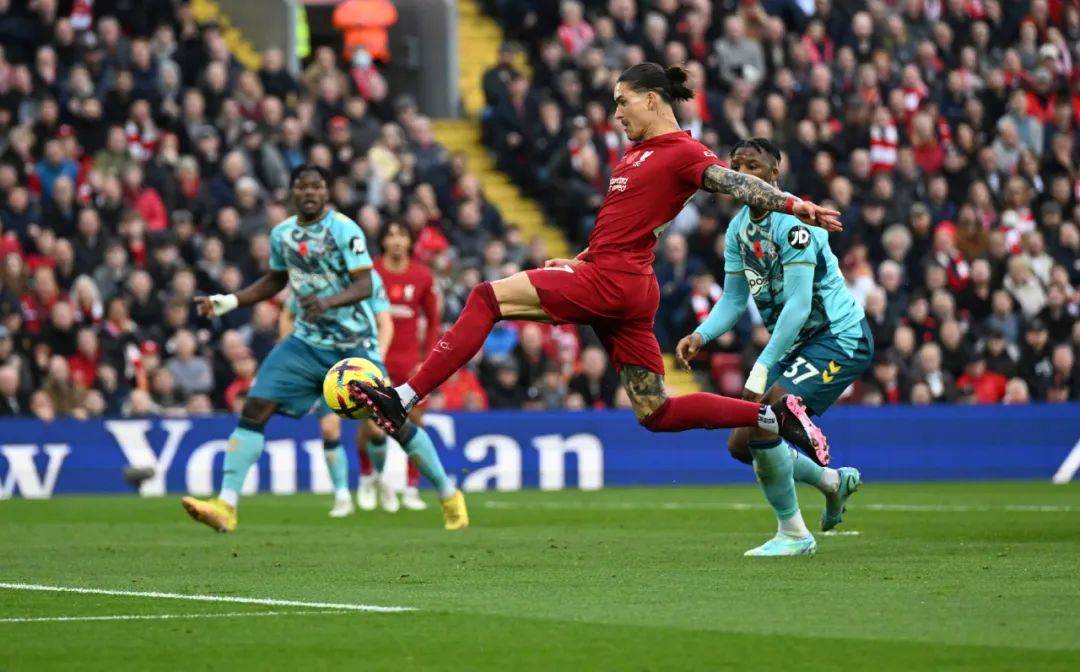 利物浦大比分战胜南安普顿，夺得胜利