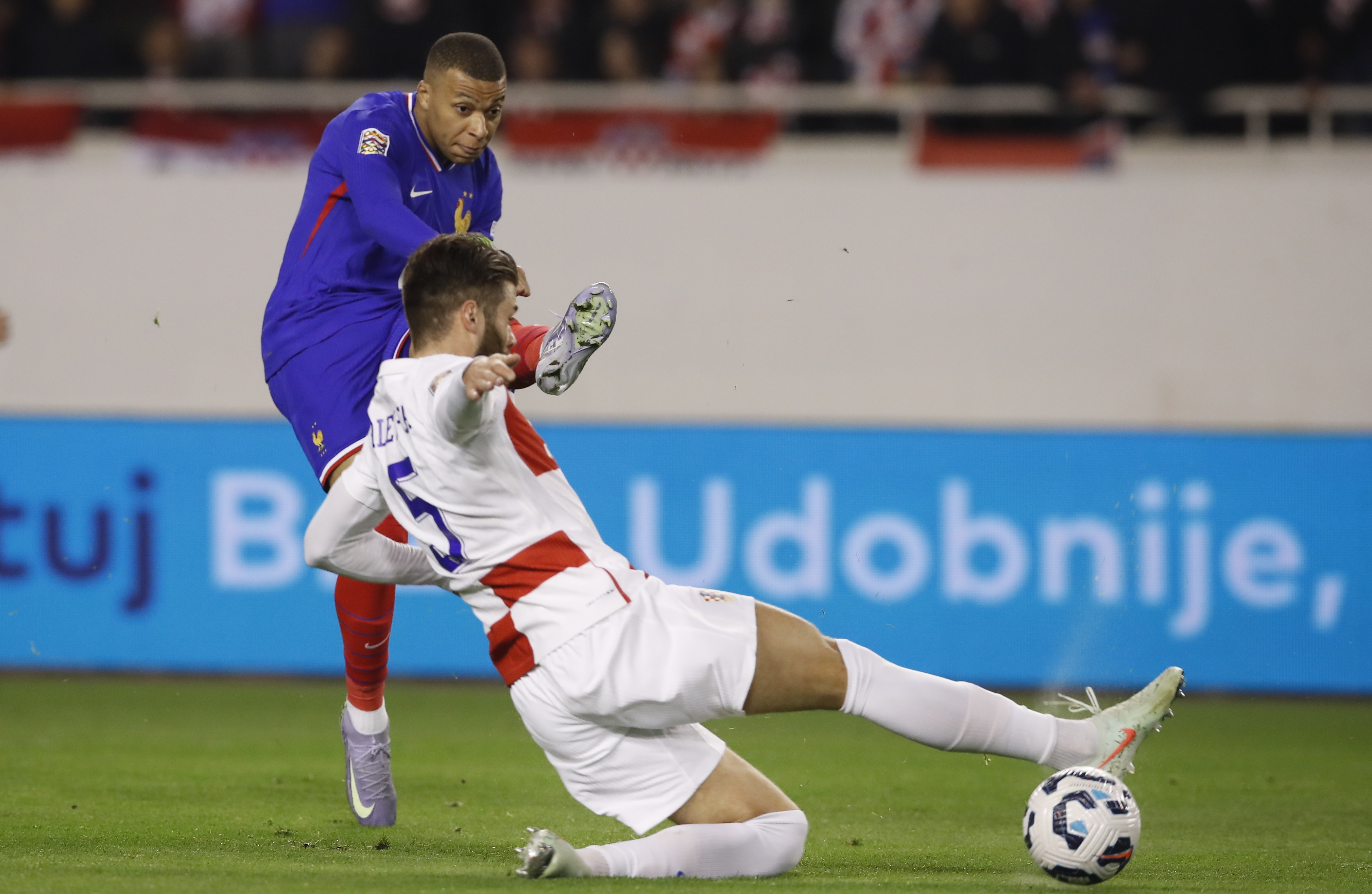 克罗地亚对荷兰：欧锦赛悬念大战即将上演的简单介绍