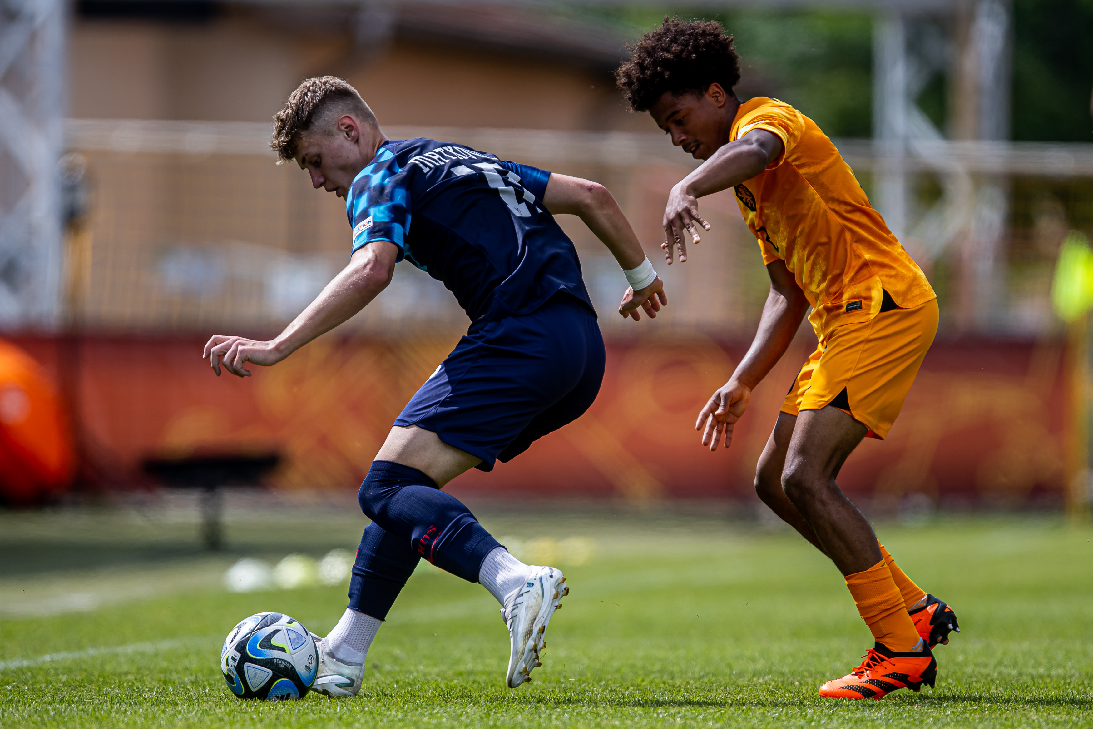 克罗地亚对荷兰：欧锦赛悬念大战即将上演的简单介绍