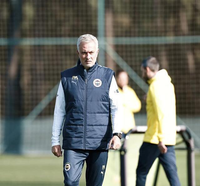 包含罗马队主教练战术调整,赢得球迷认可的词条 包含罗马队主教练战术调整,赢得球迷认可的词条