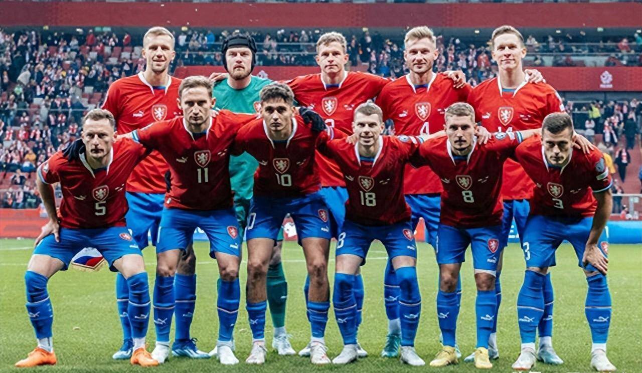 关于捷克队客场轻取斯科特兰，欧洲杯小组头名的信息