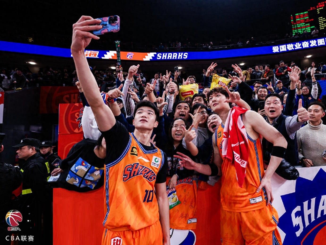 CBA季后赛激战连连，广东连胜迈向总决赛