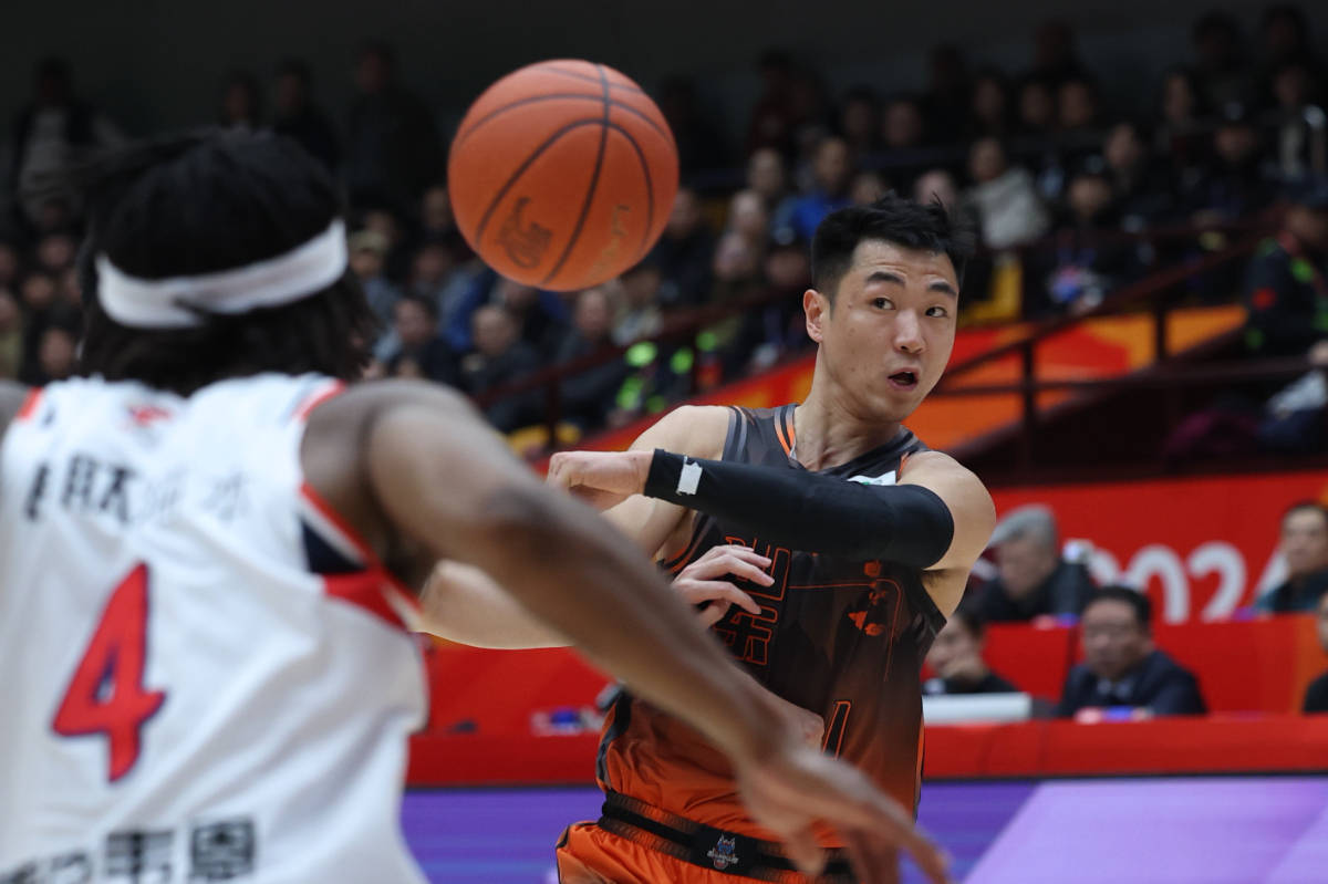 江苏男篮主场大捷，豪取三连胜的简单介绍