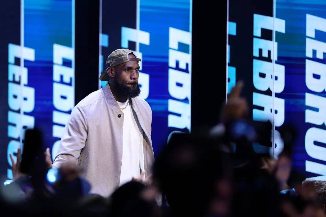 骑士前锋詹姆斯入选全明星首发 骑士前锋詹姆斯入选全明星首发