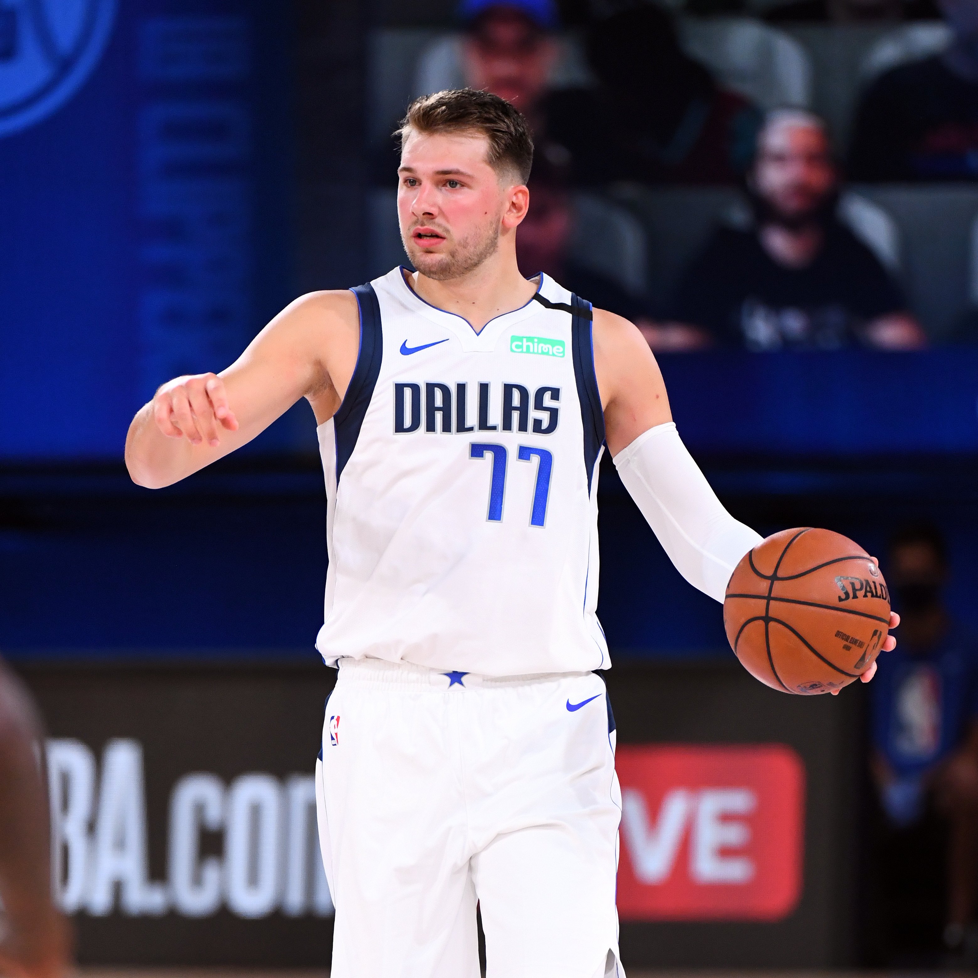 奥格斯堡球员面临伤病困扰，球队实力受挫！的简单介绍