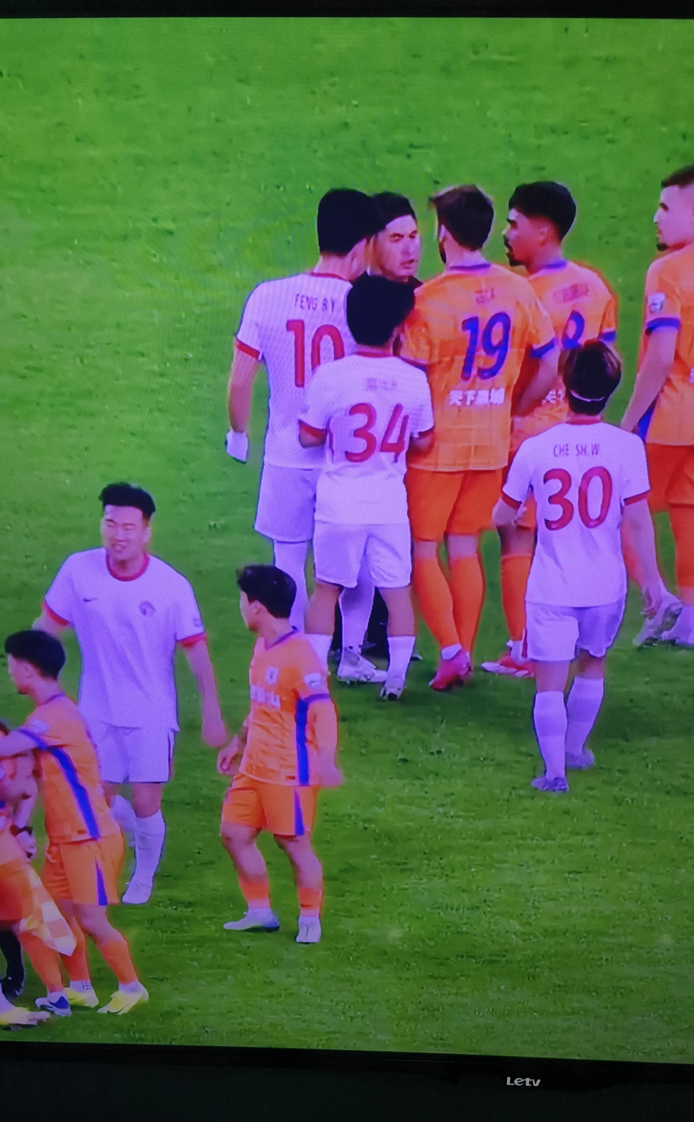 关于亚眠惨败马赛，球队陷入保级危机的信息