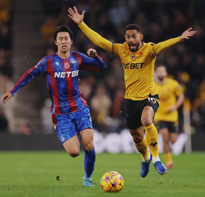 狼队客场落败,陷入连败泥沼 狼队客场落败,陷入连败泥沼