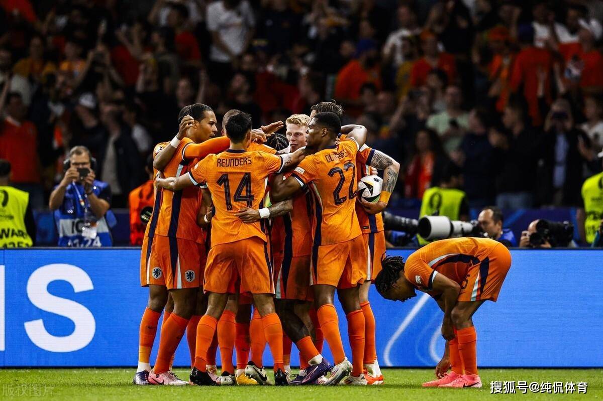 英格兰队完胜对手，晋级下一轮