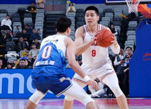 狂人主帅战术妙传，助球队力挫劲敌的简单介绍