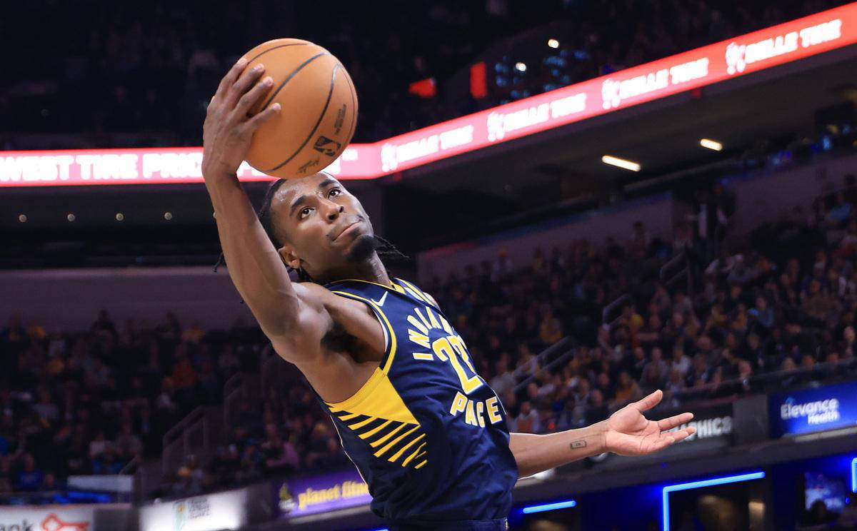 爵士队客场战胜鹈鹕，戈贝尔抢断精准