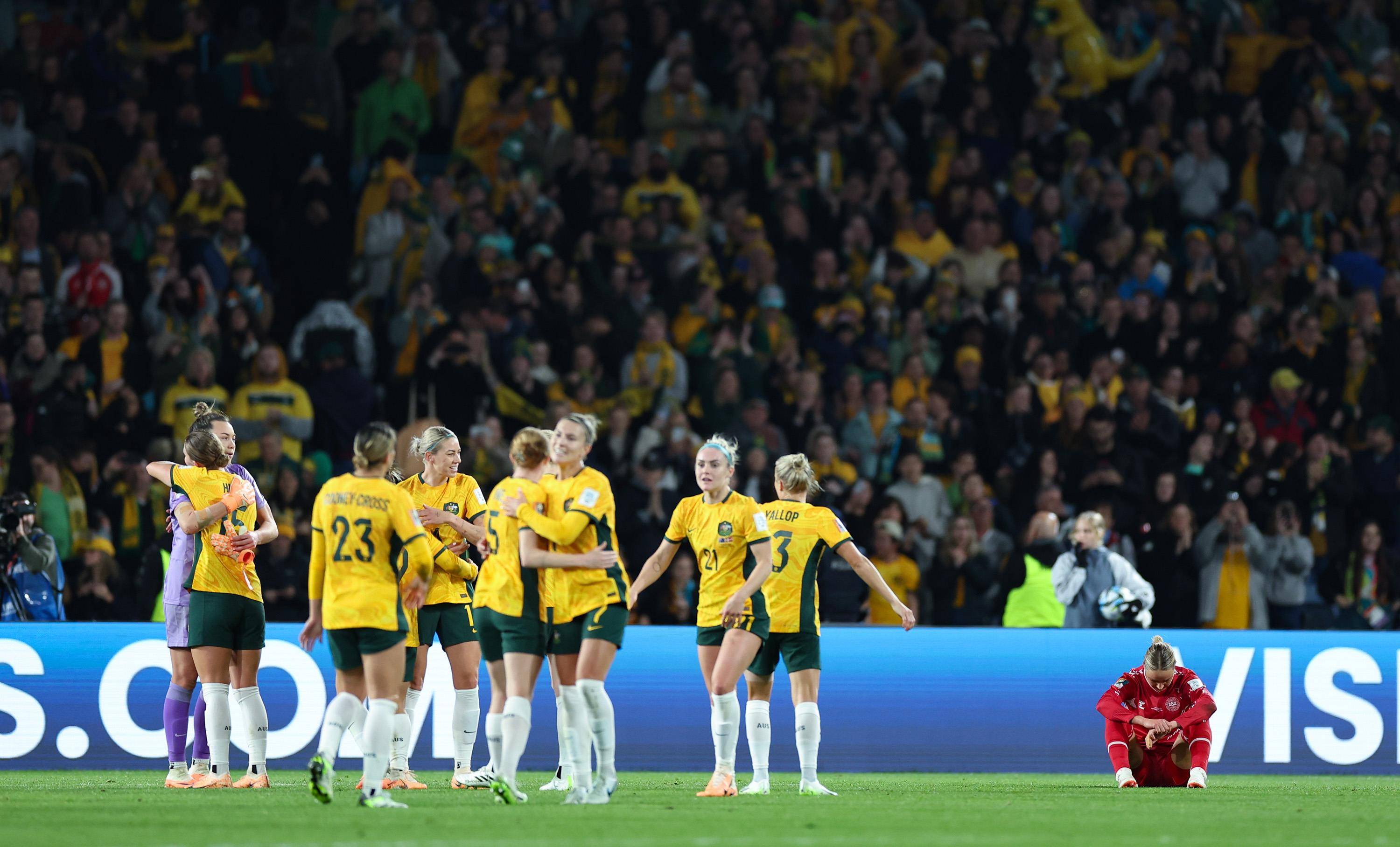 乌克兰女足集体庆祝获胜呼声高涨 乌克兰女足集体庆祝获胜呼声高涨