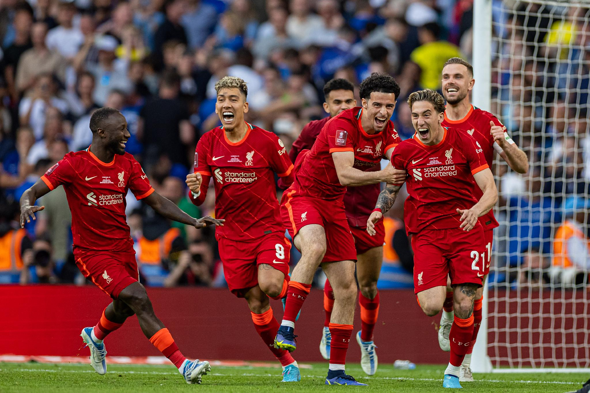 绿城半场领先，状态稳定表现势如破竹