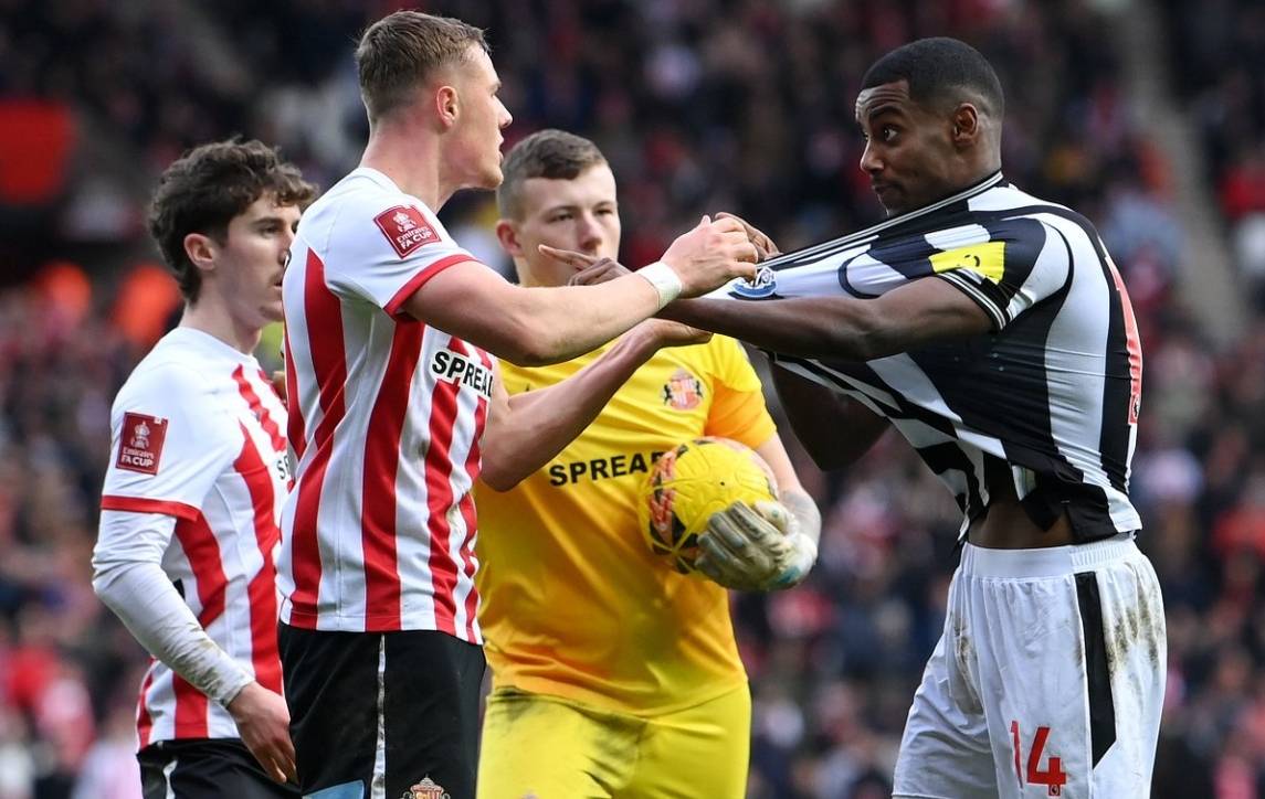 纽卡斯尔主场完胜布莱克本,锁定胜利 纽卡斯尔主场完胜布莱克本,锁定胜利