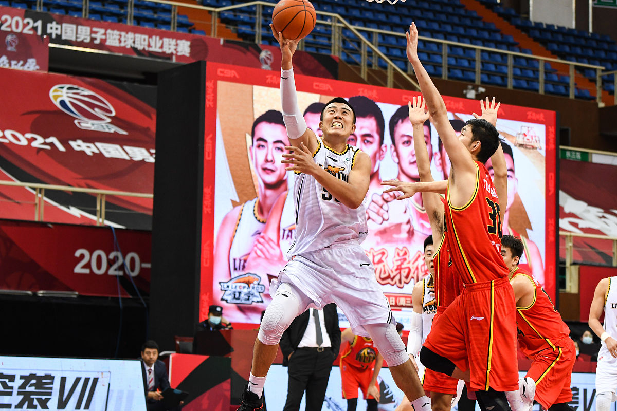 包含篮球观察：职业篮球联赛战略调整，助推本土篮球事业蓬勃发展的词条