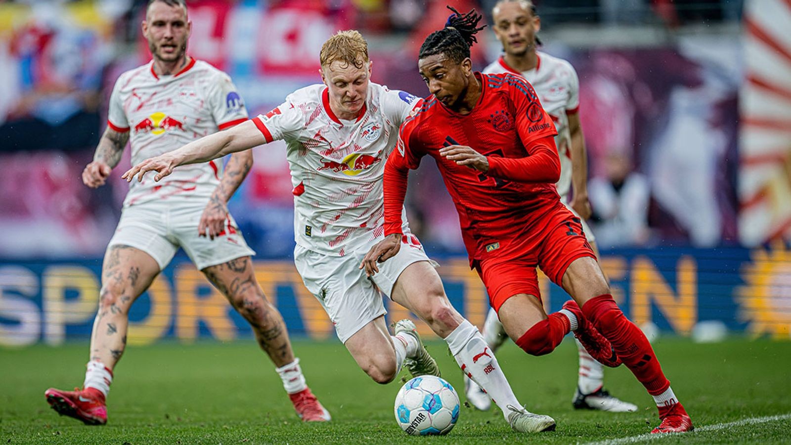 包含RB莱比锡主场凭借进球绝杀，德甲继续领跑的词条