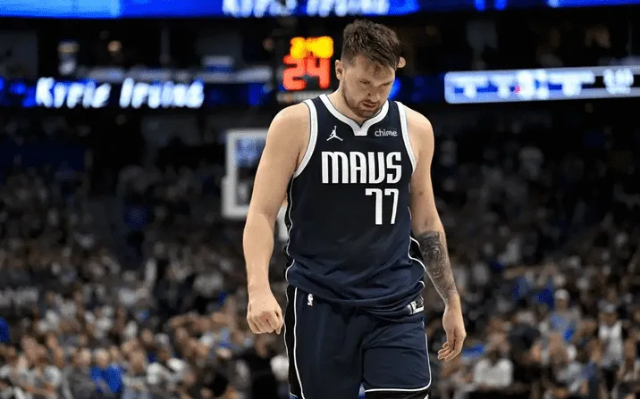 包含意大利篮球超级联赛掀起热潮，强队对决的词条