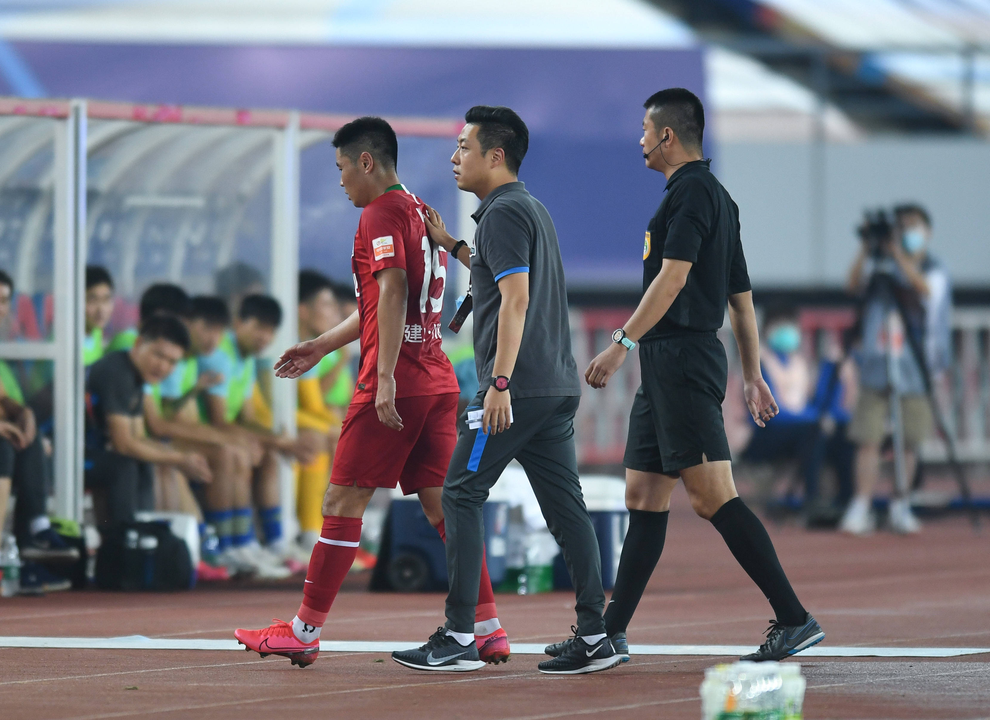 河南建业备战苏宁,坚决守住主场 河南建业备战苏宁,坚决守住主场