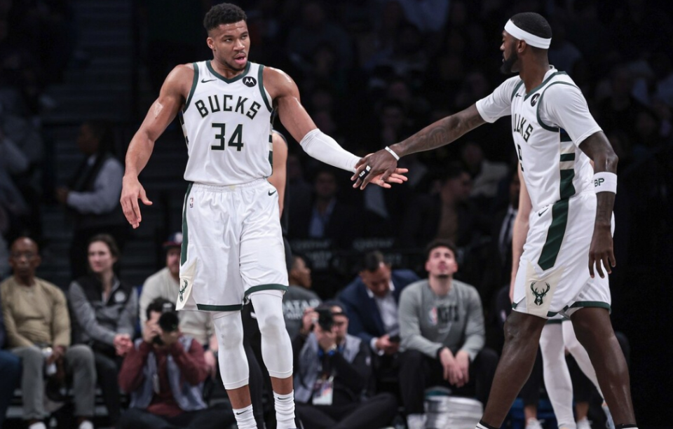 包含雄鹿连胜创纪录，场均得分领先全联盟强队的词条