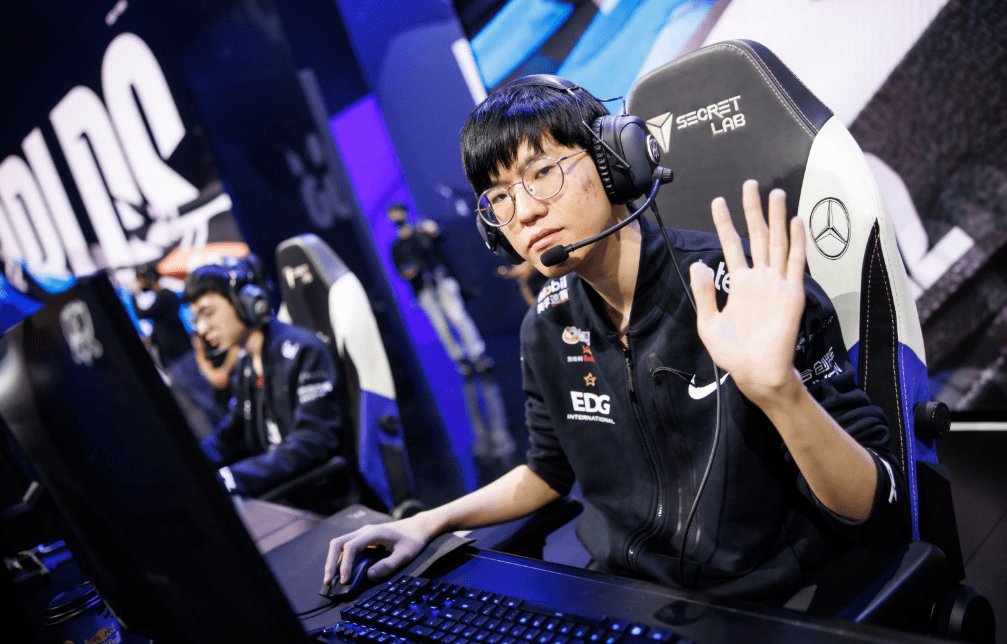 DK翻盘C9，Scout团战一打五全球总决赛3:0（柏林）