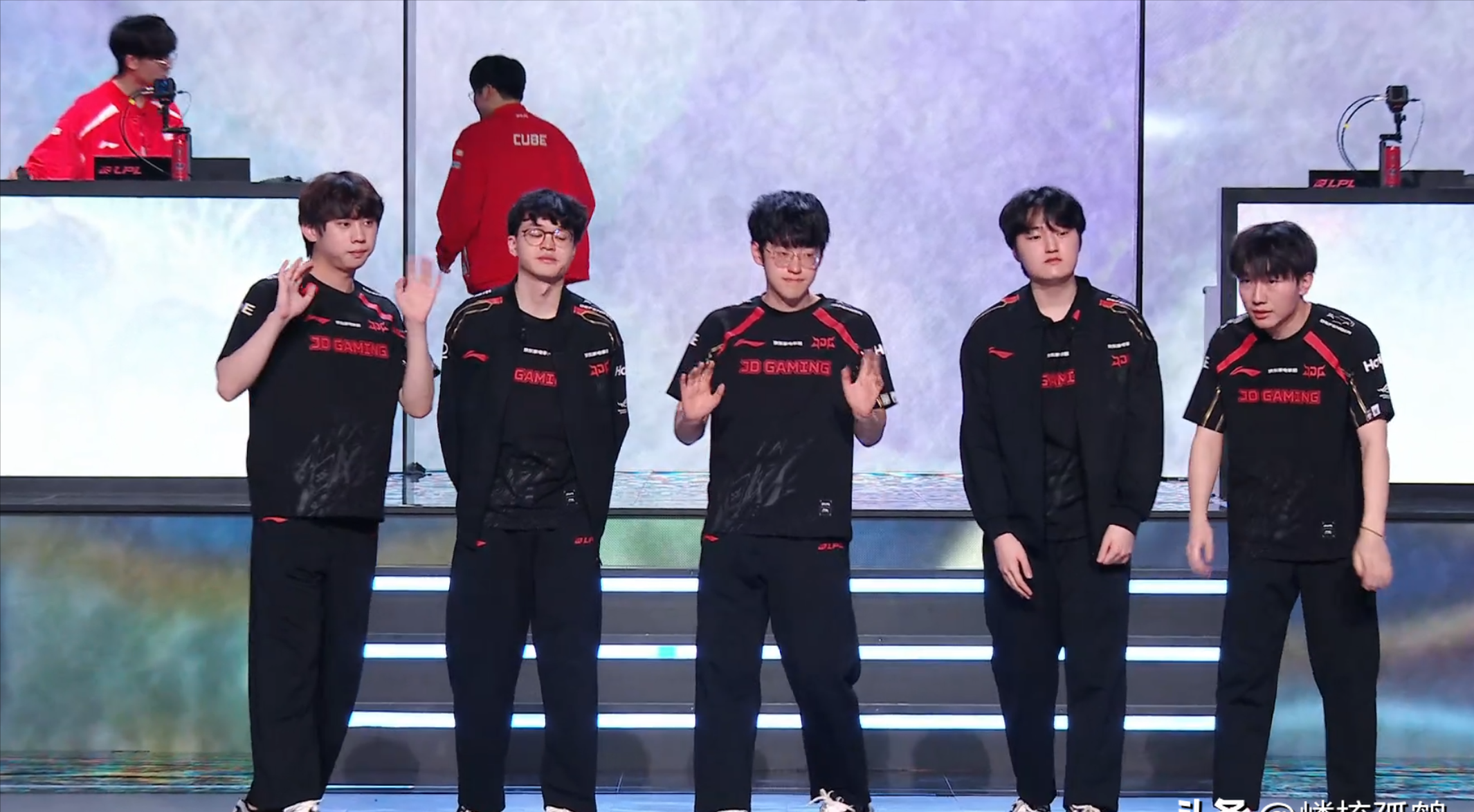 T1翻盘JDG，Crisp团战一打五半决赛3:0（上海）