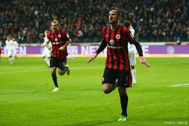 法兰克福客场艰难取胜，士气高涨