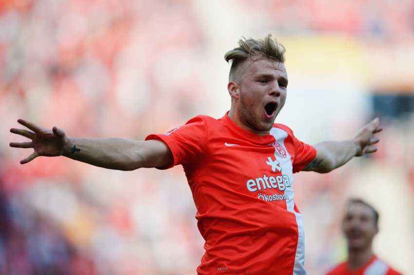 法兰克福客场艰难取胜，士气高涨