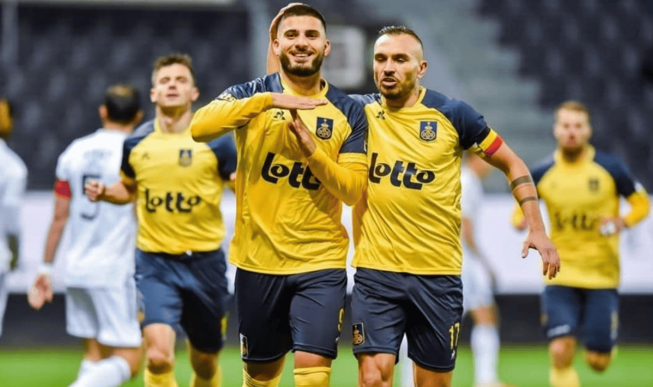 包含阿贾克斯展现实力,轻松击败对手锁定胜局的词条 包含阿贾克斯展现实力,轻松击败对手锁定胜局的词条