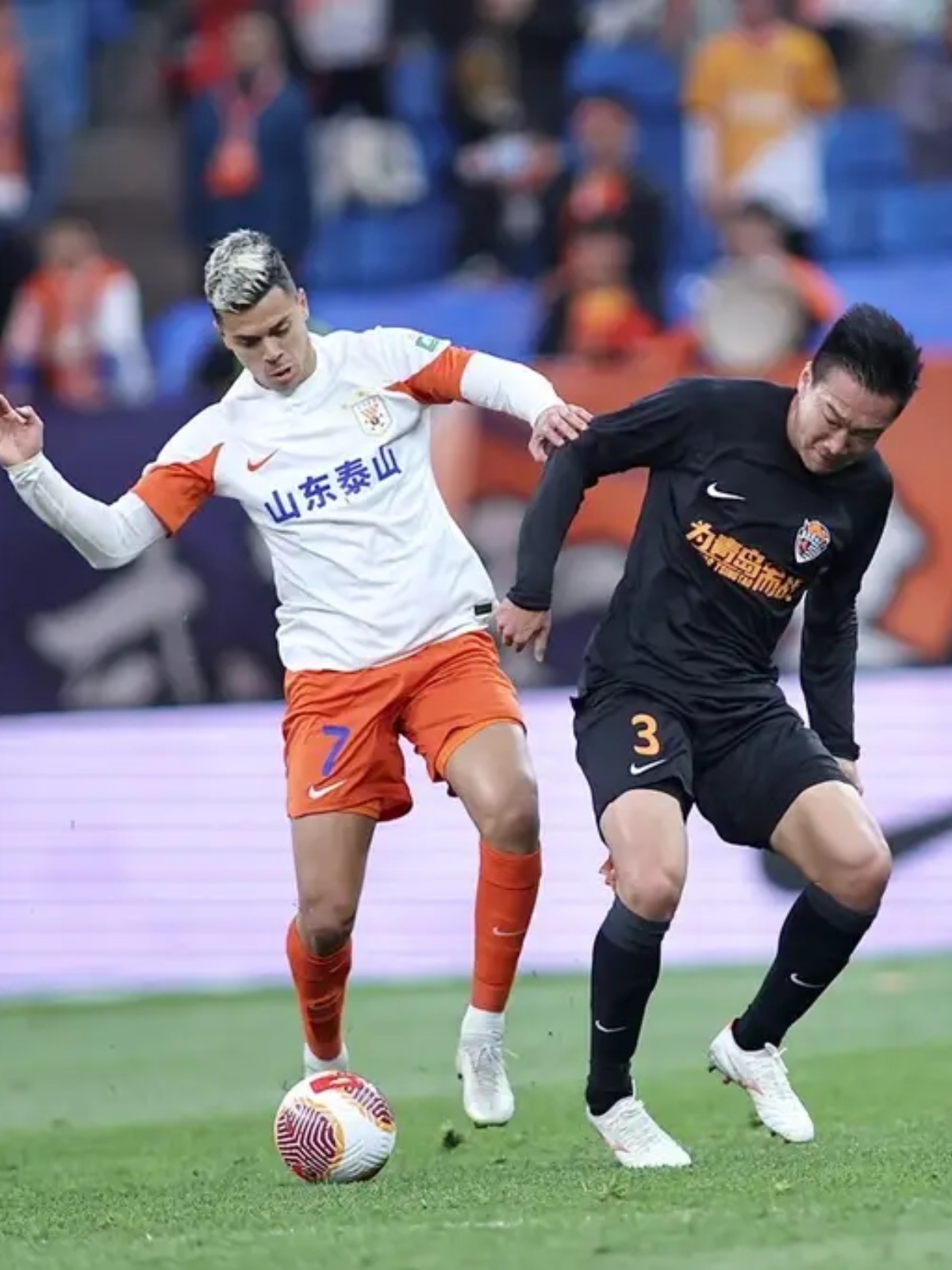 国际米兰横扫BDS，斯蒂芬·库里绝境下完成绝杀顶尖较量小组赛，成为赛场最大亮点的简单介绍