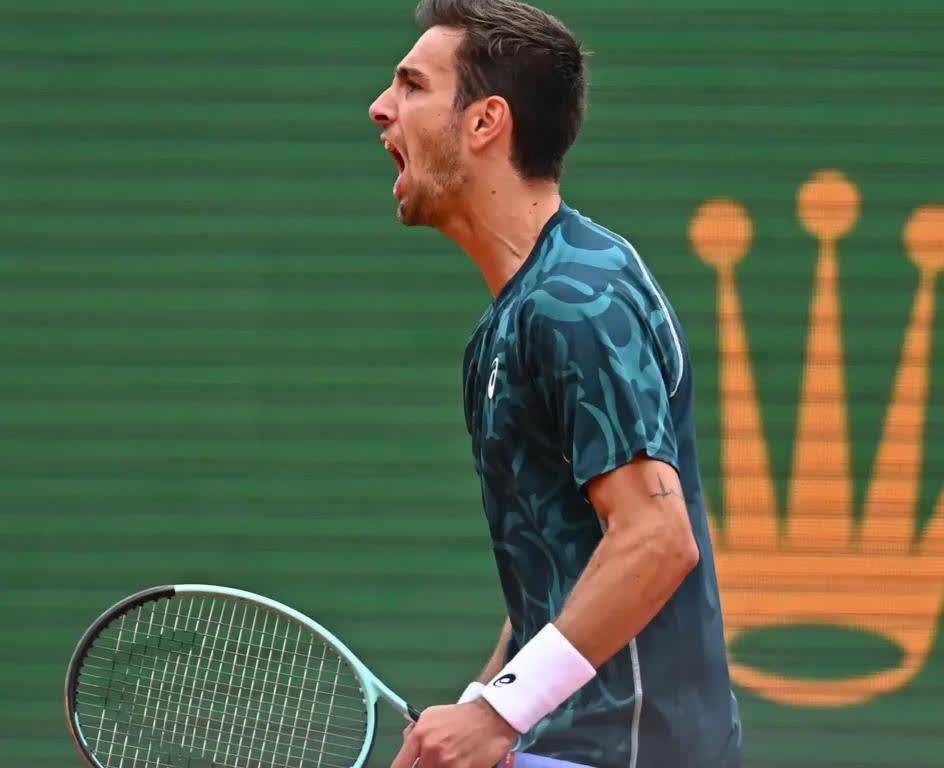 美国网球队横扫西班牙网球队，费德勒绝境逆转的简单介绍