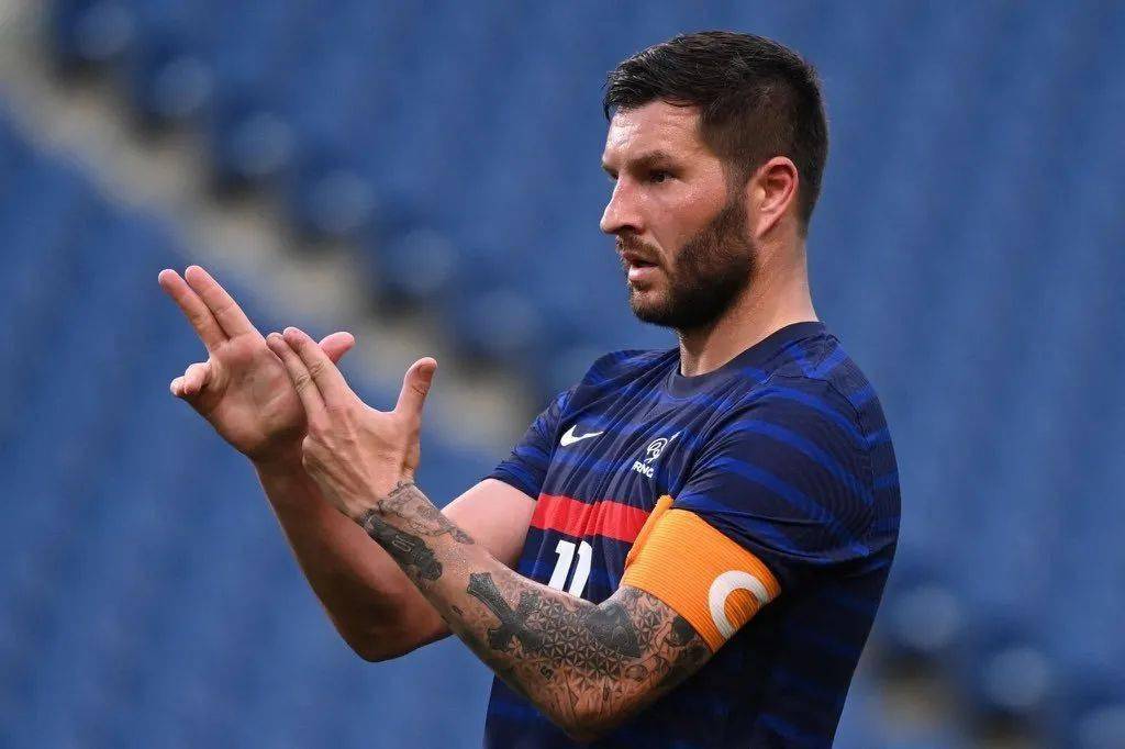 中国羽毛球队逆转法国羽毛球队,辛杜完成帽子戏法的简单介绍 中国羽毛球队逆转法国羽毛球队,辛杜完成帽子戏法的简单介绍