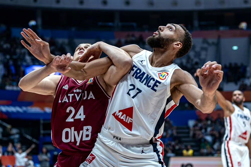 中国羽毛球队逆转法国羽毛球队,辛杜完成帽子戏法的简单介绍 中国羽毛球队逆转法国羽毛球队,辛杜完成帽子戏法的简单介绍