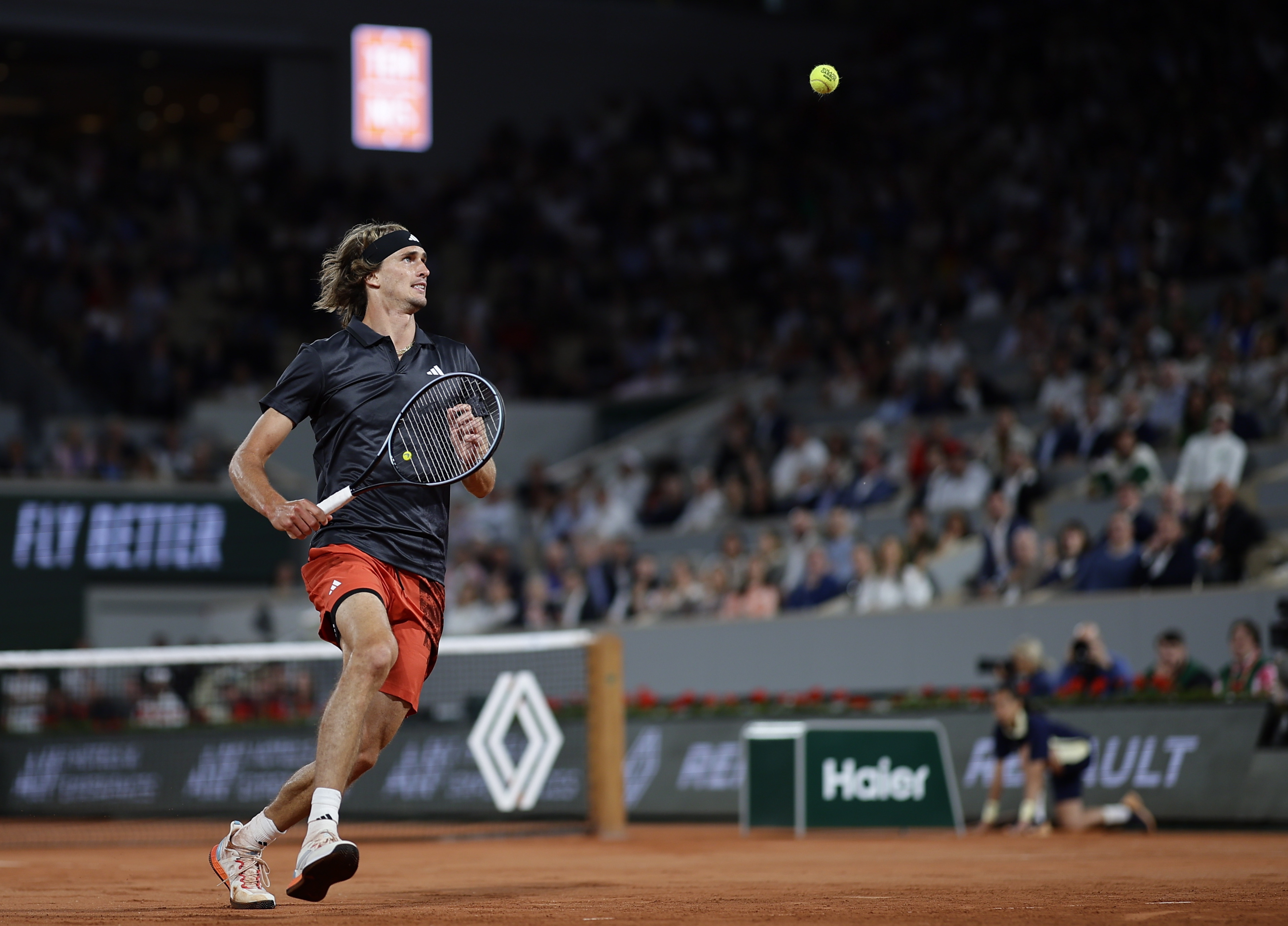 法网绝杀年终总决赛,兹维列夫统治全场 法网绝杀年终总决赛,兹维列夫统治全场